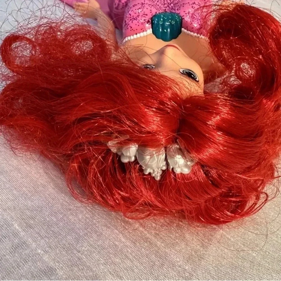 2/40$ Disney Little Mermaid Ariel Barbie Singing Doll Dress 2in1 TailMattel 2012 - Picture 4 of 4